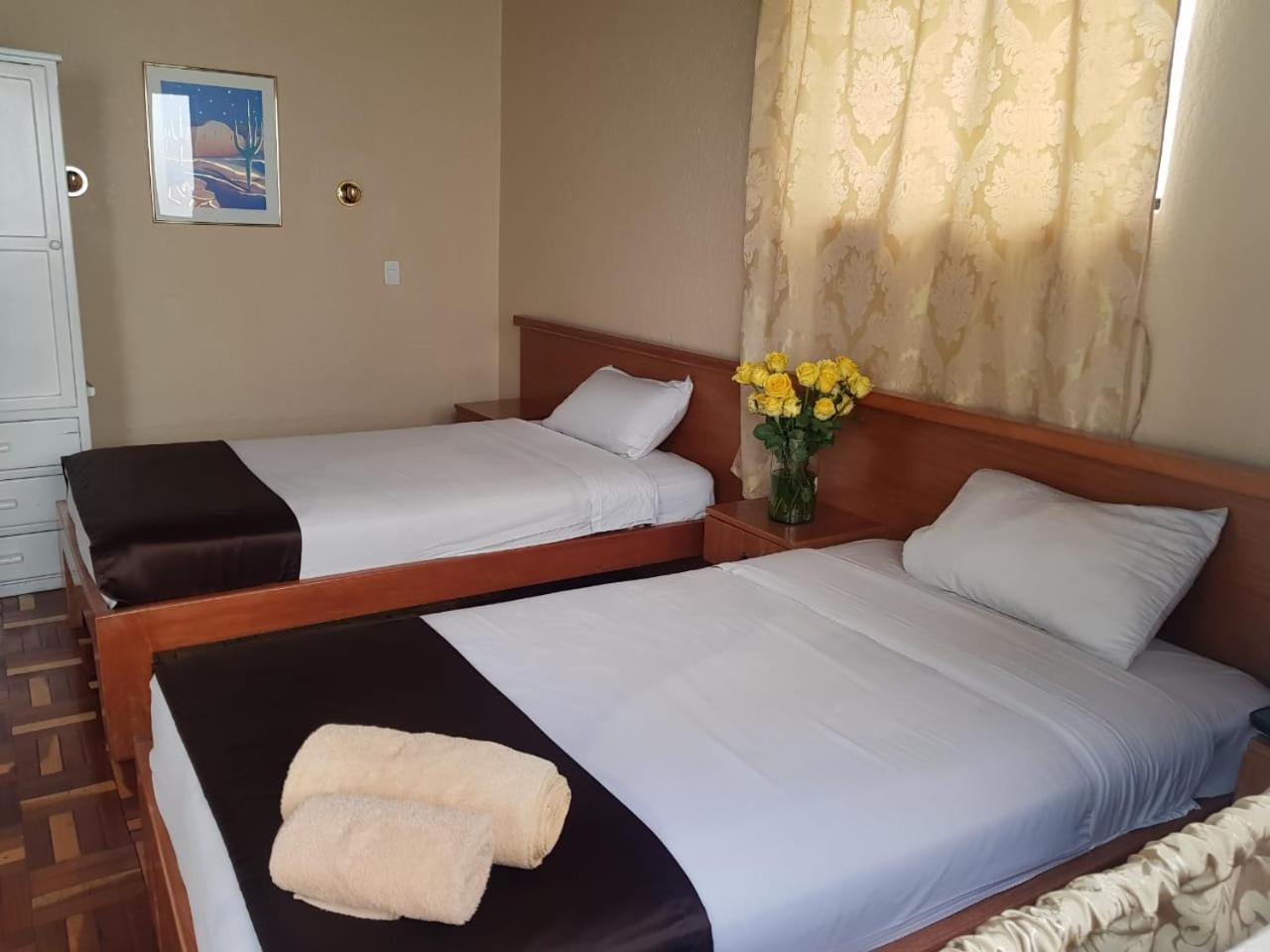 Hostal Loro Verde Quito Exterior photo