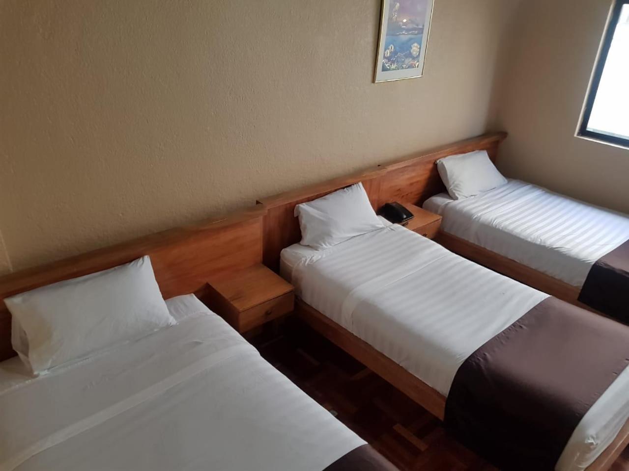 Hostal Loro Verde Quito Exterior photo