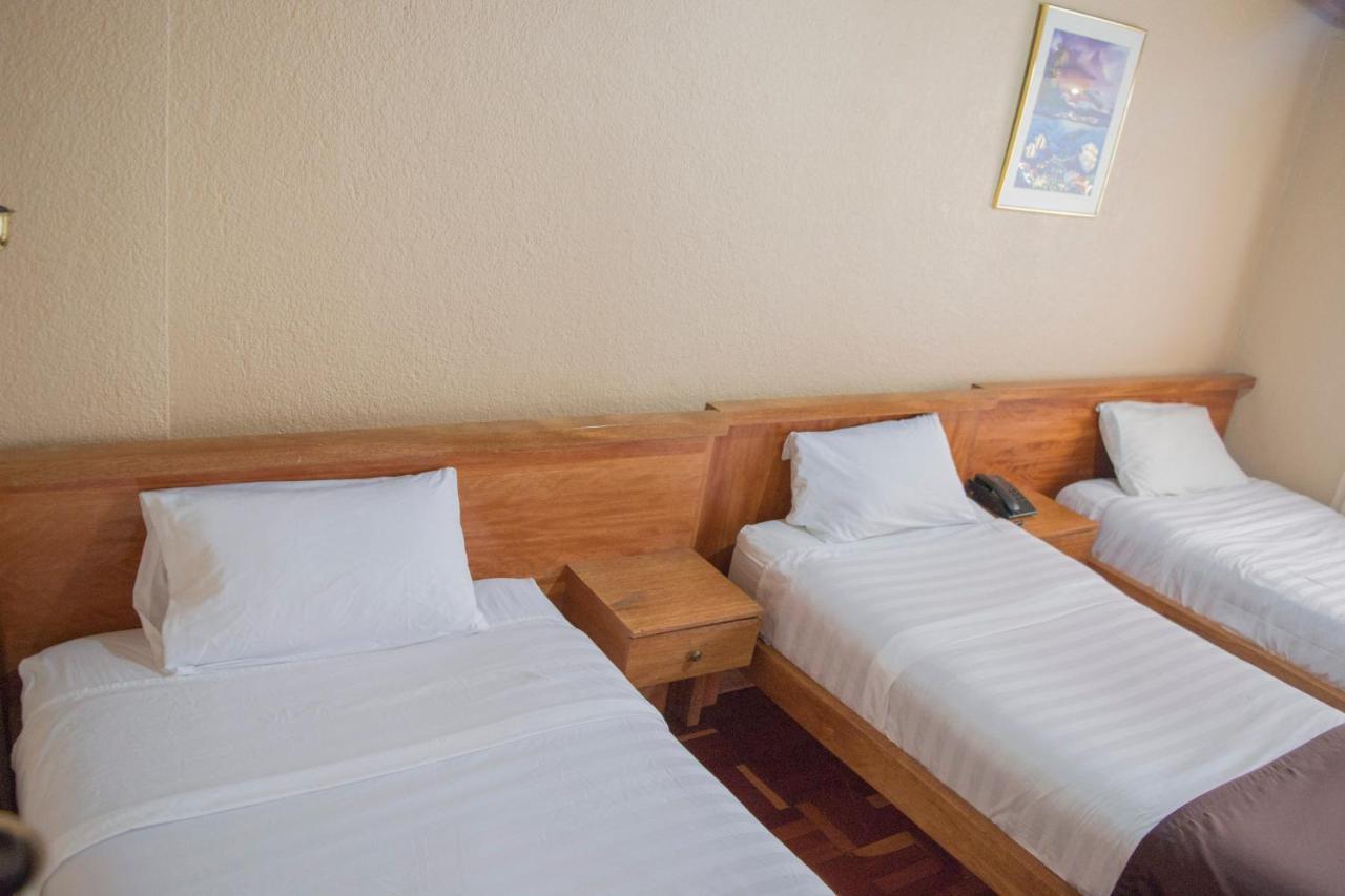 Hostal Loro Verde Quito Exterior photo
