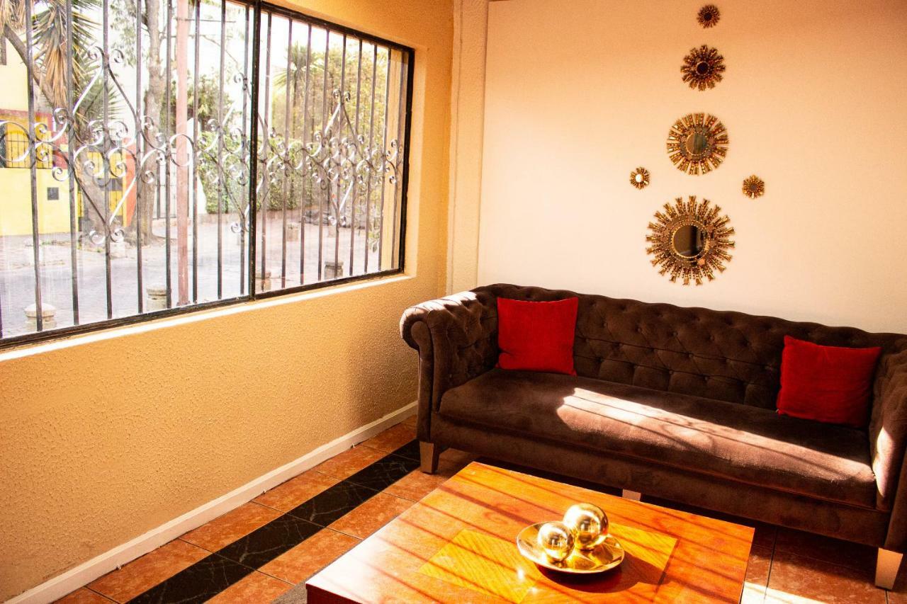 Hostal Loro Verde Quito Exterior photo