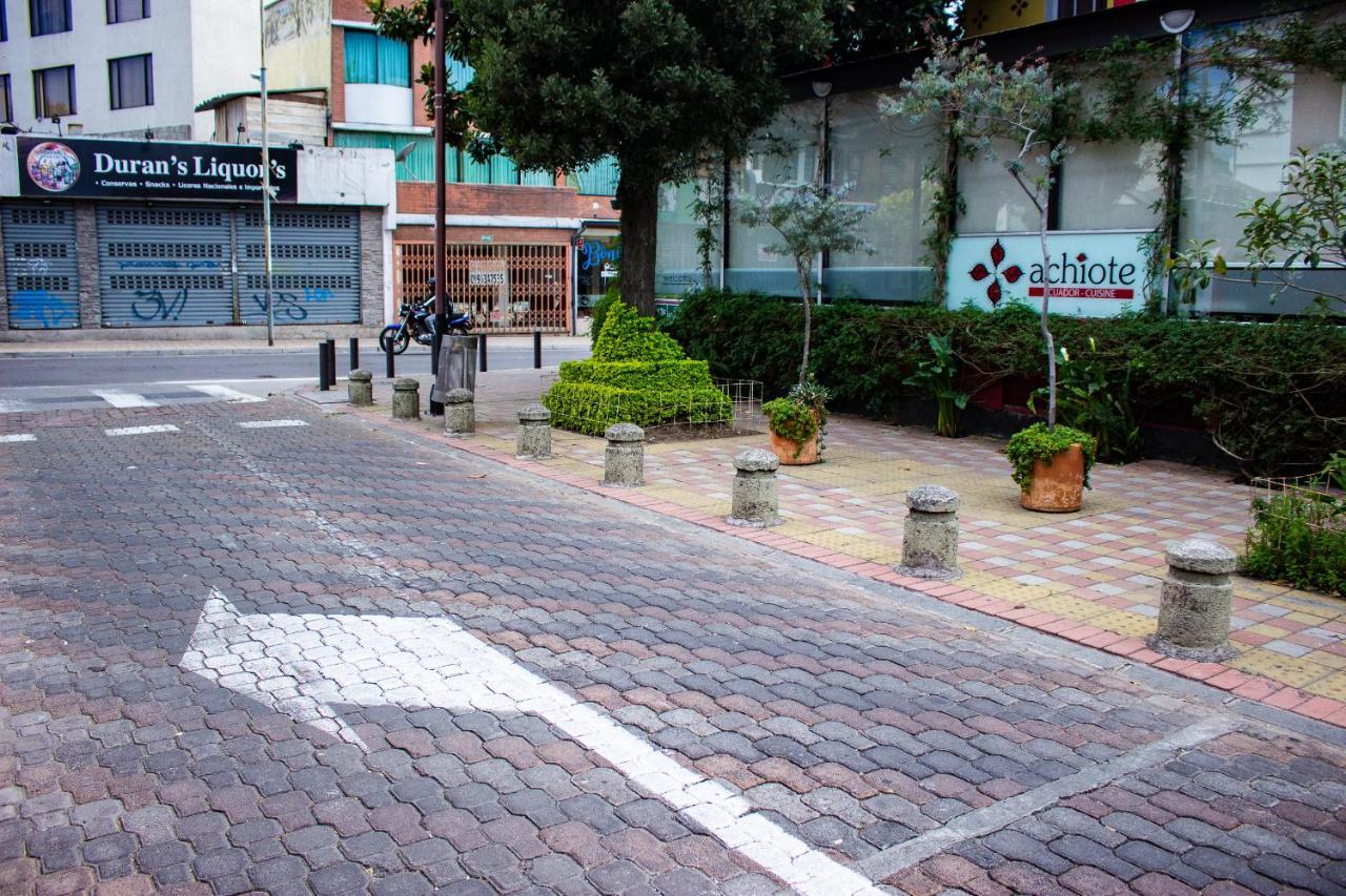 Hostal Loro Verde Quito Exterior photo